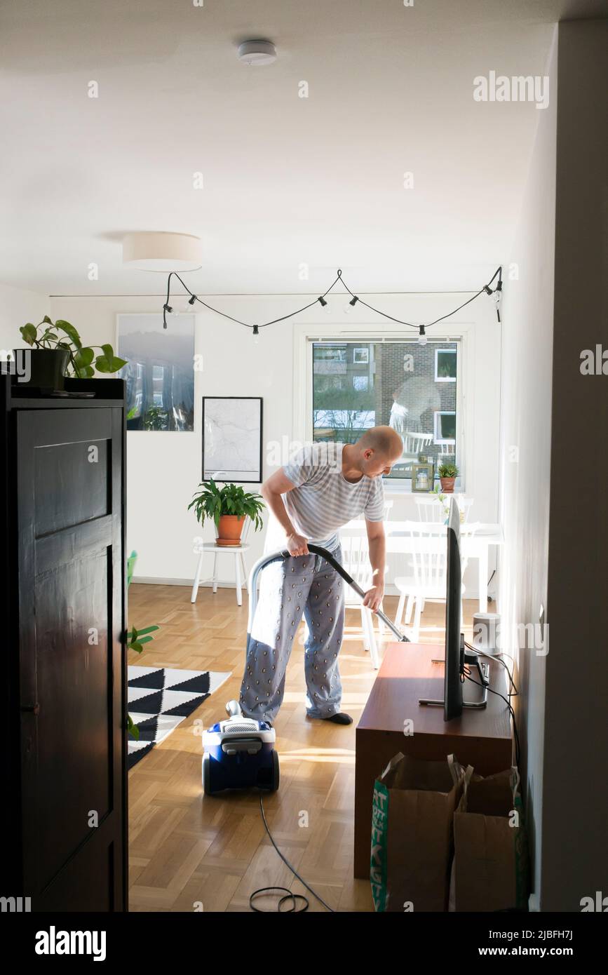 Using vacuum cleaner hi-res stock photography and images - Alamy