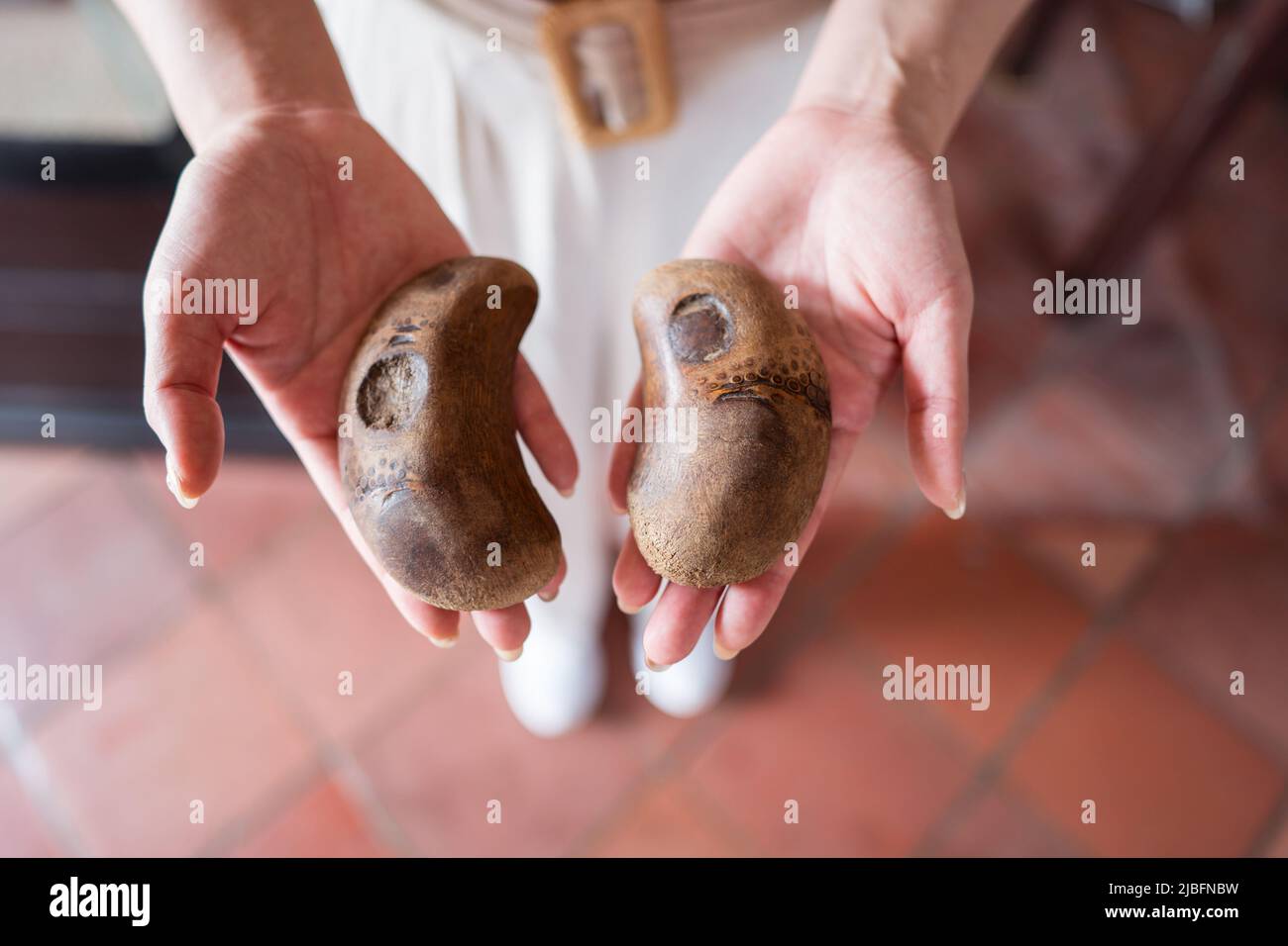 Chinese jiaobei hi-res stock photography and images - Alamy
