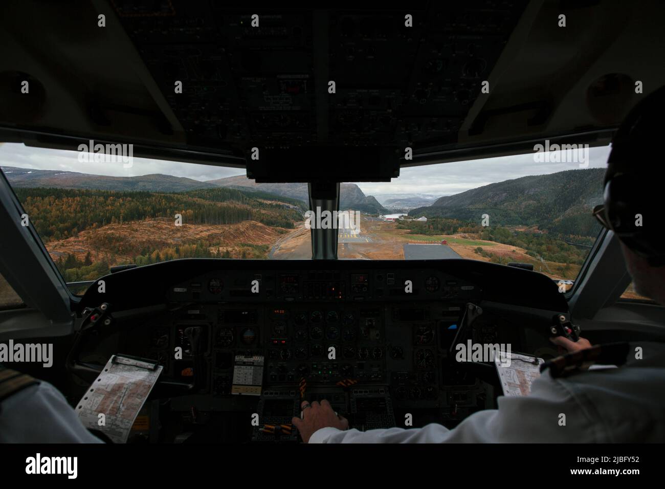 Cockpit airplane two pilots jet hi-res stock photography and images - Alamy