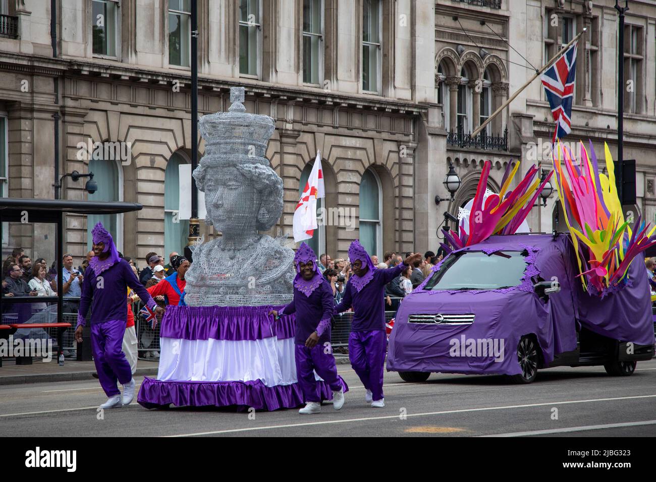 Buckingham palace queen jubilee hires stock photography and images Alamy