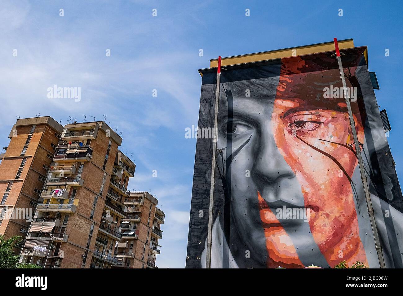Neapolitan artist Jorit has created a mural with the face of Fabrizio De Andrè. The work is located in the Scampia district, at the presentation the singer Dori Ghezzi, De Andrè's widow and president of the Fabbrizio De Andre foundation Stock Photo