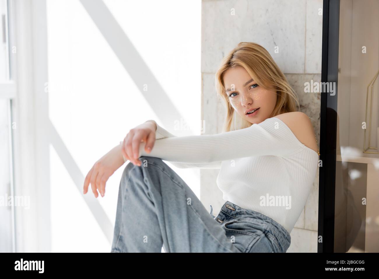 blonde beautiful young woman wearing jeans Stock Photo - Alamy