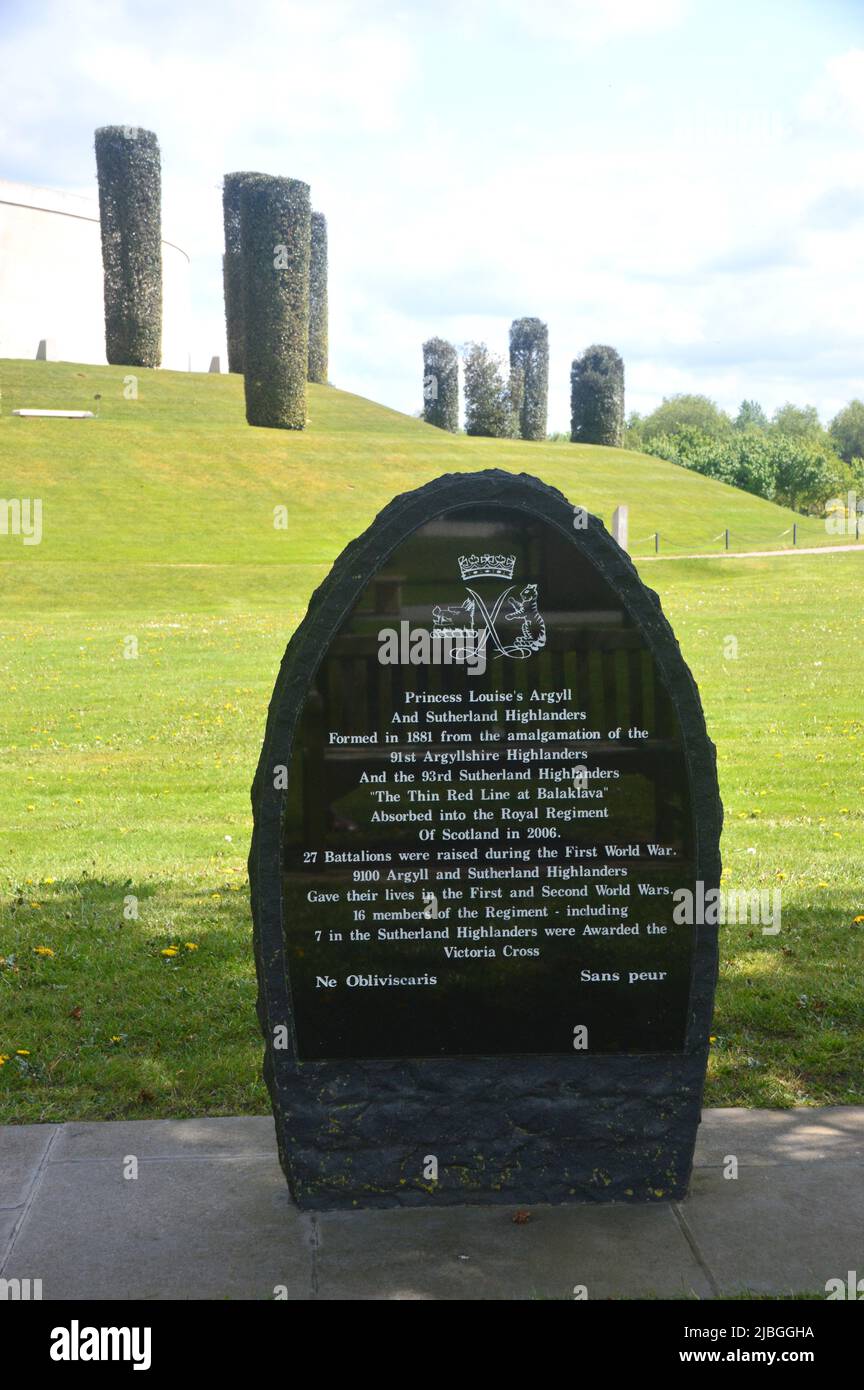 Black Granite Memorial to Princess Louise's Argyll & Sutherland Highlanders at the National Memorial Arboretum, Staffordshire, England, UK Stock Photo