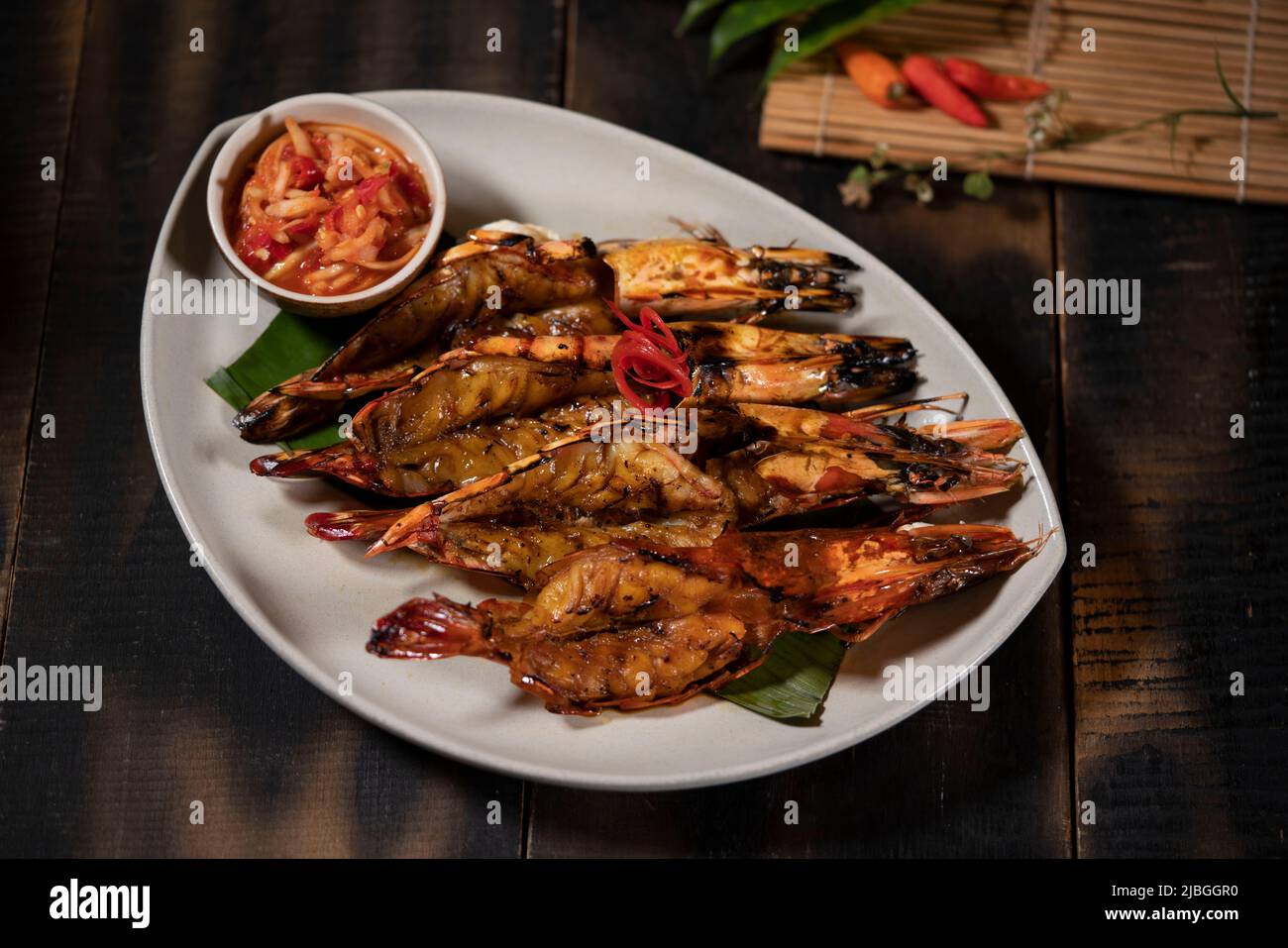 Crispy Grilled Shrimp (Prawns) with Mango Sauce Stock Photo Alamy