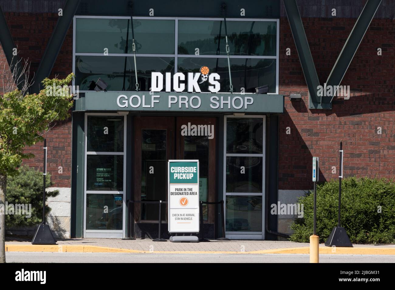 Dicks sporting goods dks hires stock photography and images Alamy