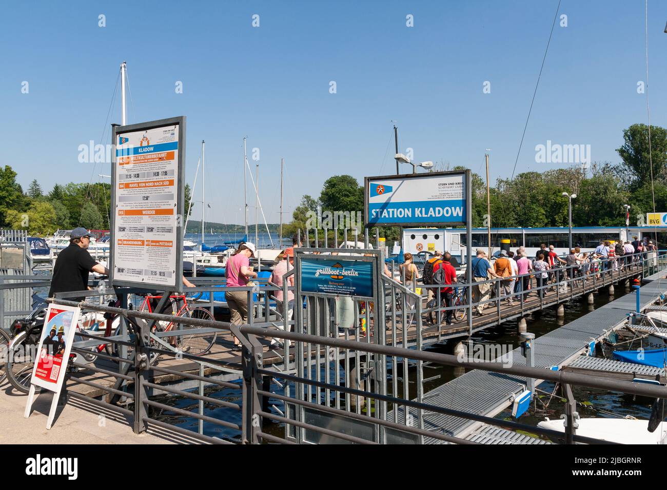 A queue of people waiting for the ferry from Kladow to Wansee Stock Photo