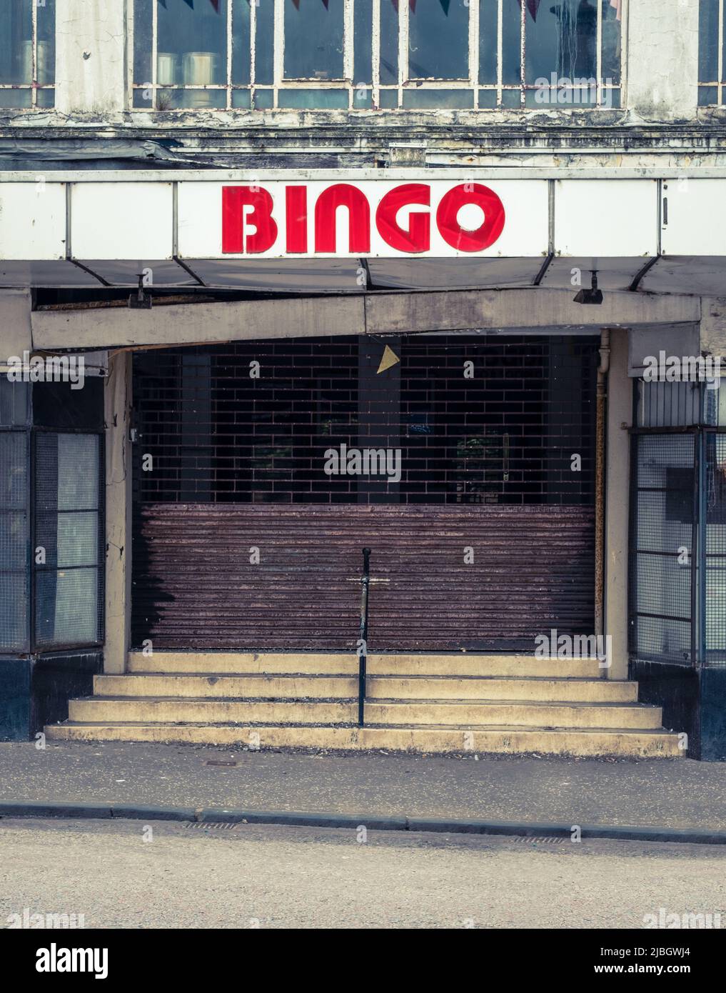 A Shuttered Bingo Hall In A Run-Down City In The United Kingdom, A Consequence Of The Covid Pandemic Stock Photo