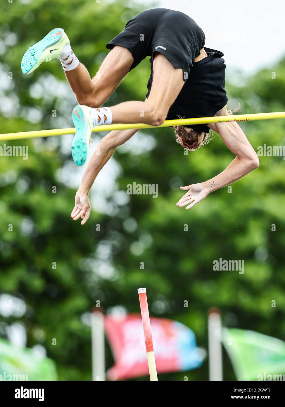 HENGELO Pole vaulter Rutger Koppelaar in action in the pole vault