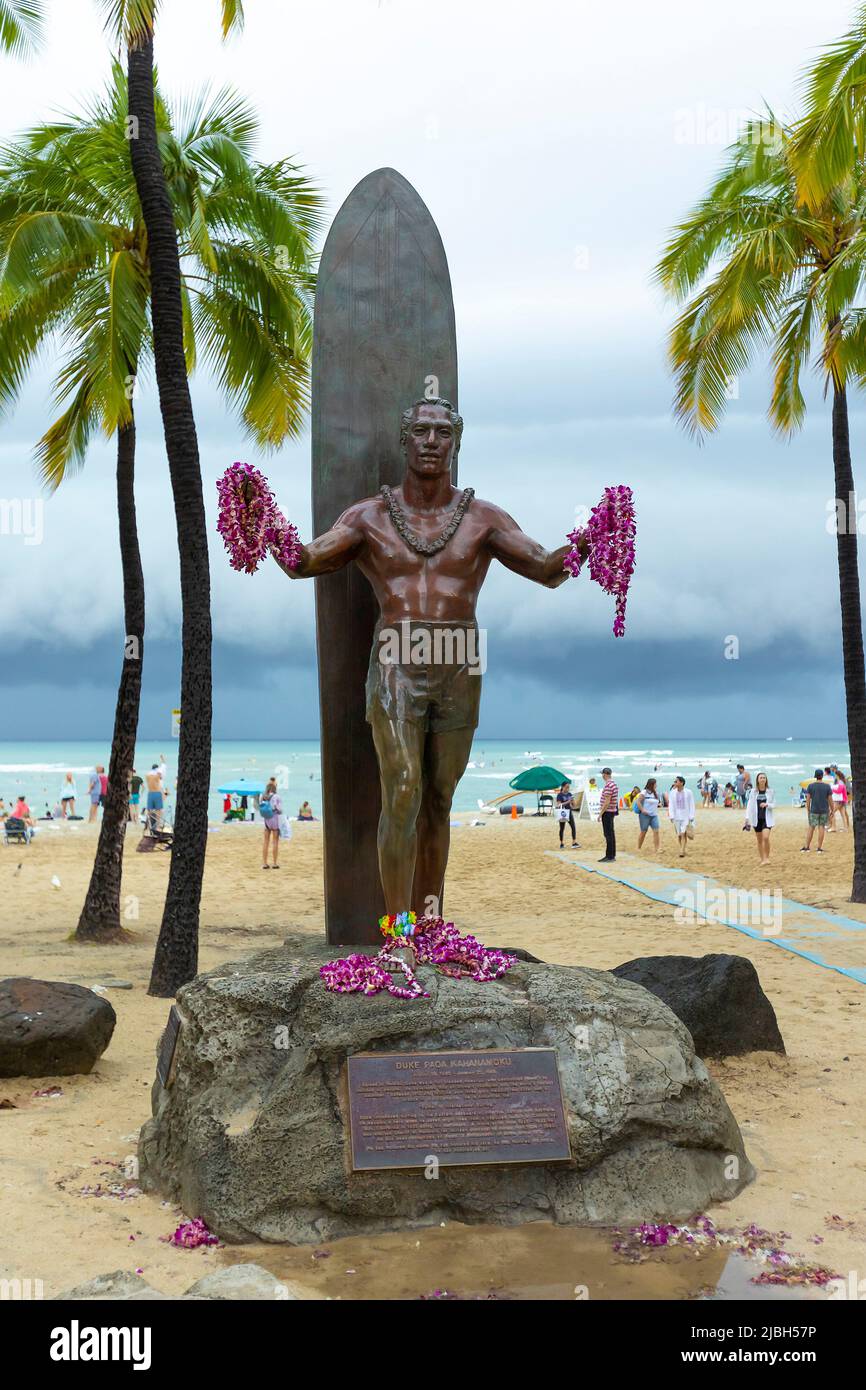 Duke Kahanamoku statue, Waikiki, Oahu, Hawaii Stock Photo