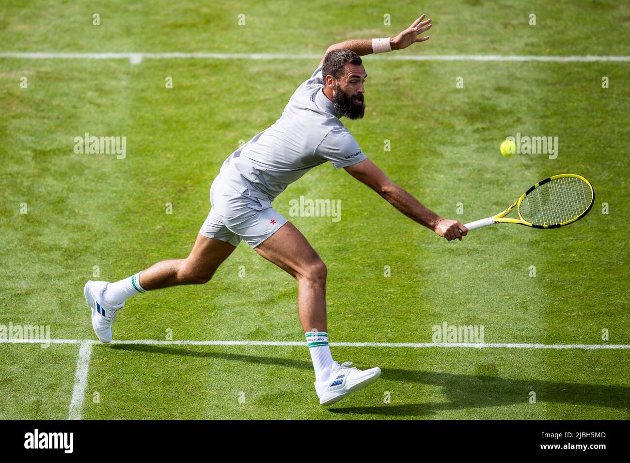 Stuttgart, Germany. 06th June, 2022. Tennis, ATP Tour - Stuttgart, 1st round, Sonego (Italy) - Paire (France): Benoit Paire in action. Credit: Tom Weller/dpa/Alamy Live News Stock Photo
