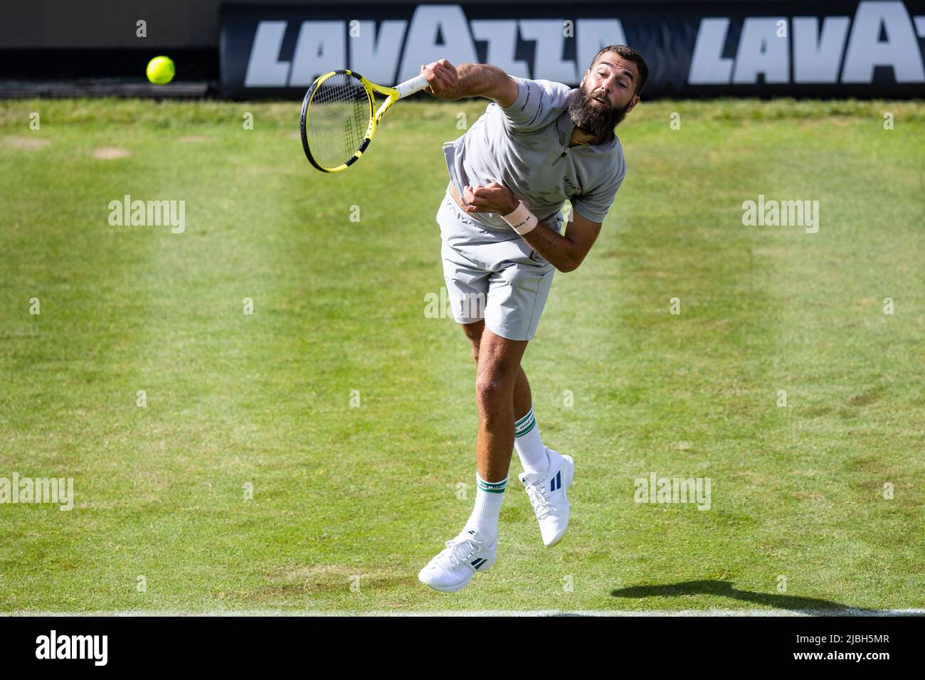 Stuttgart, Germany. 06th June, 2022. Tennis, ATP Tour - Stuttgart, 1st round, Sonego (Italy) - Paire (France): Benoit Paire in action. Credit: Tom Weller/dpa/Alamy Live News Stock Photo