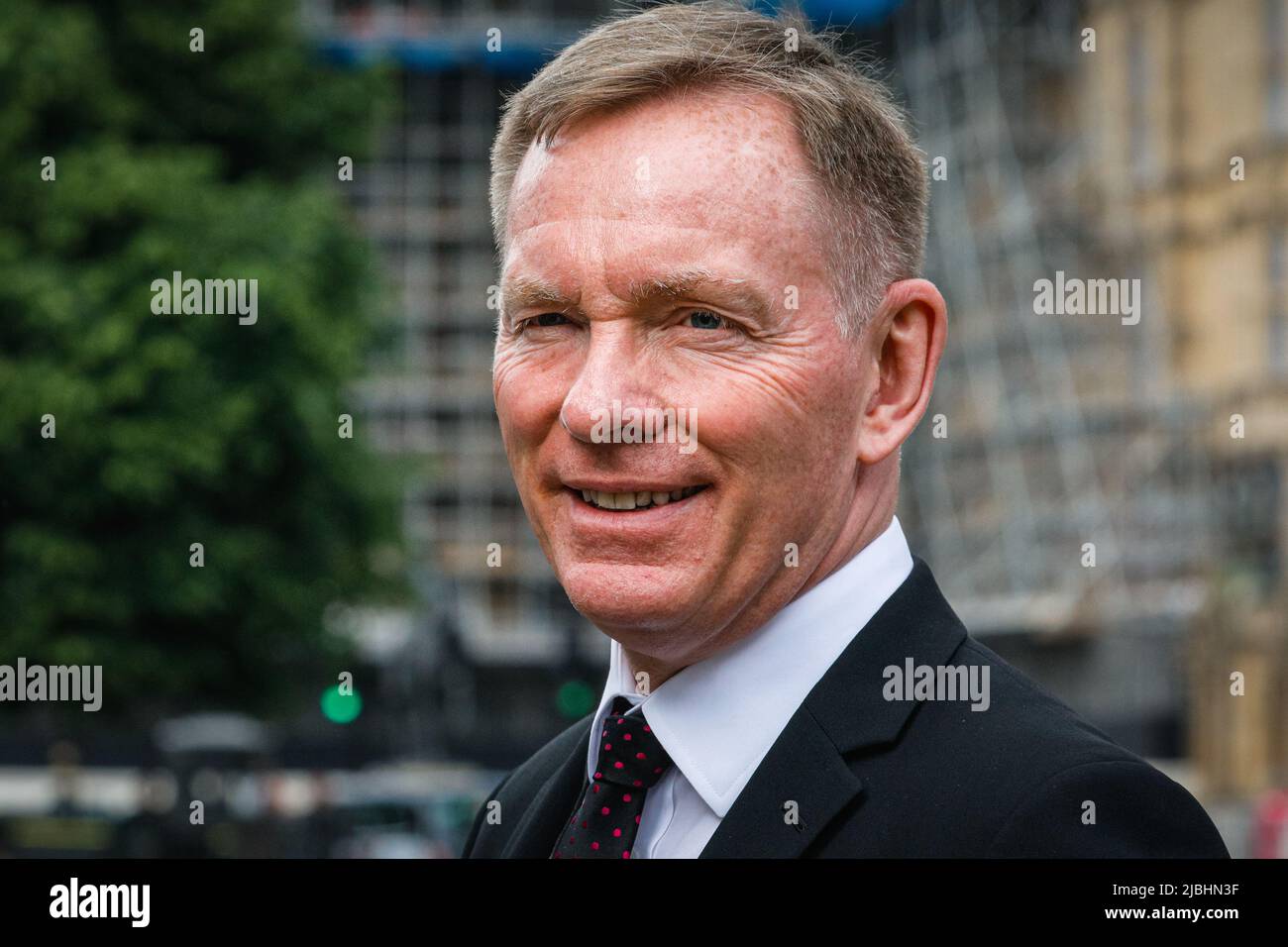 Westminster, London, UK. 06th June, 2022. Chris Bryant, MP, Labour Party, Chair of the Committees on Standards and Privileges. The area outside Parliament is today busy with journalists, photographers and camera teams keen to interview politicians and commentators. The vote of confidence in PM Boris Johnson is scheduled to take place 6-8pm today. Credit: Imageplotter/Alamy Live News Stock Photo