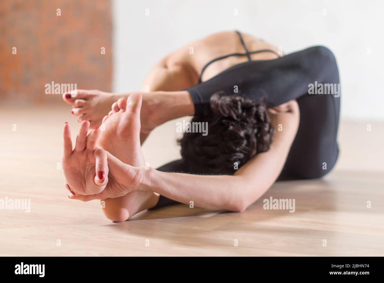 Yoga leg behind head hi-res stock photography and images - Alamy