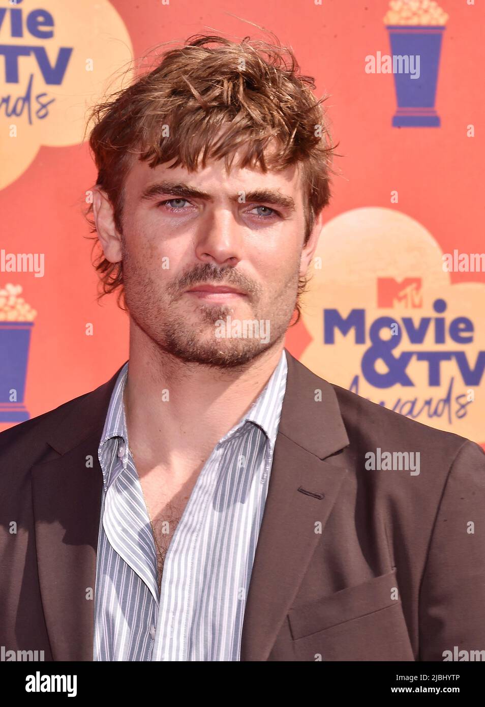 Alex roe celebrities hi-res stock photography and images - Alamy