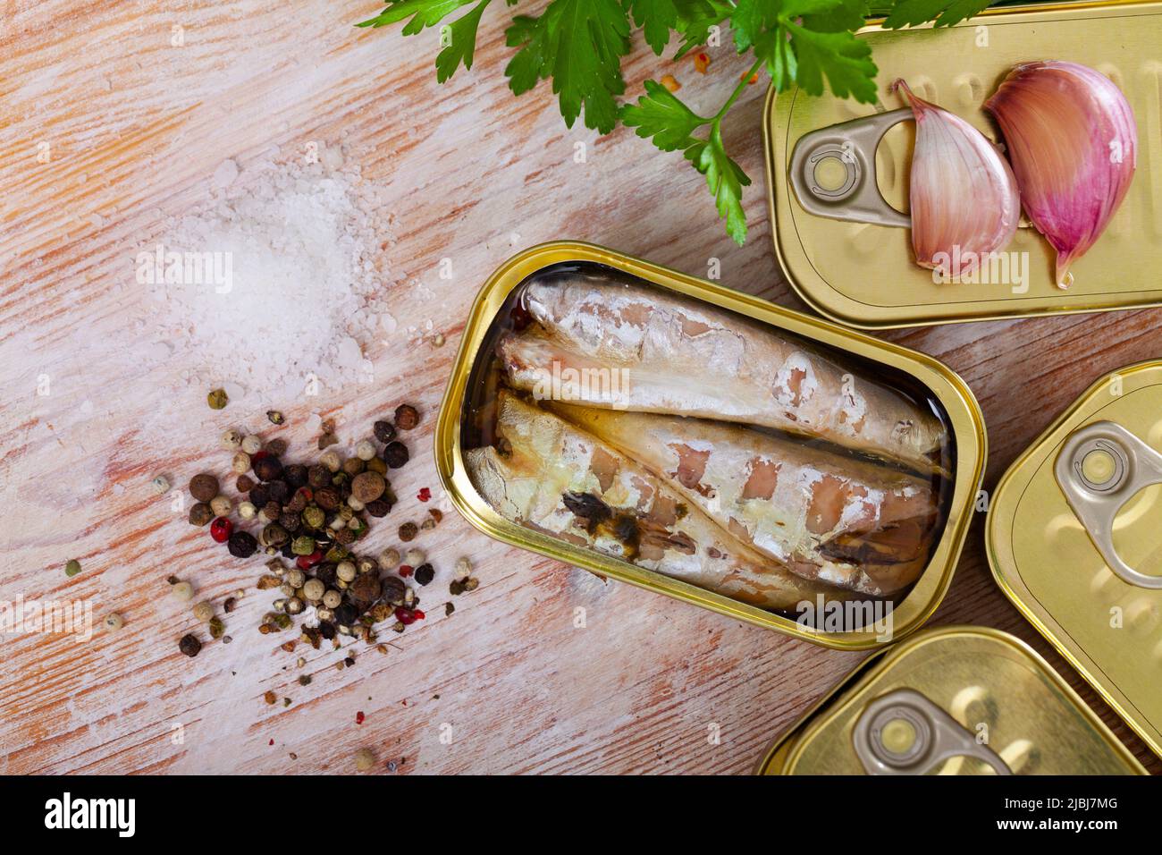 Deliciously tinned fillet of mackerel in sunflower oil Stock Photo Alamy