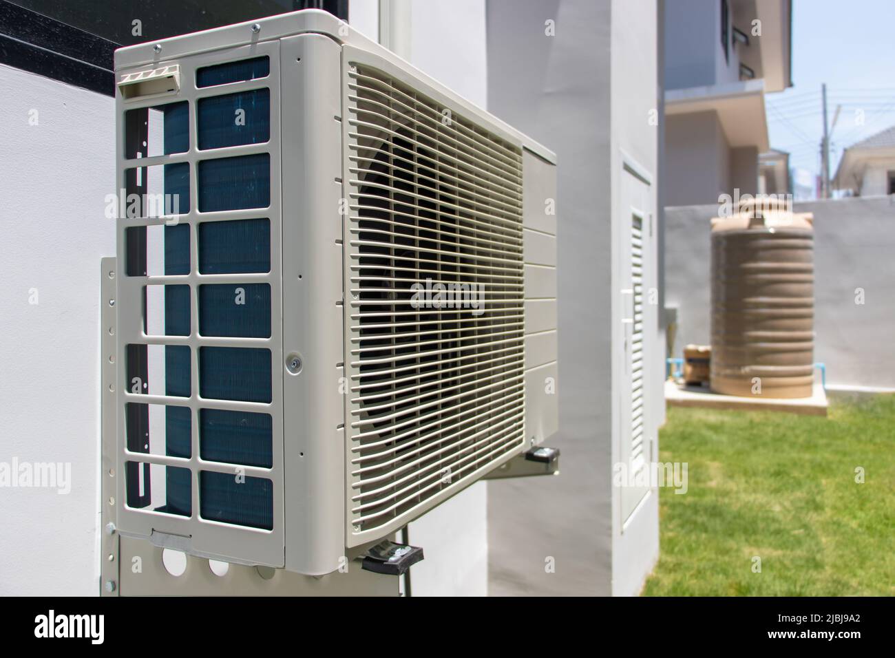 Air conditioner outside unit hires stock photography and images Alamy