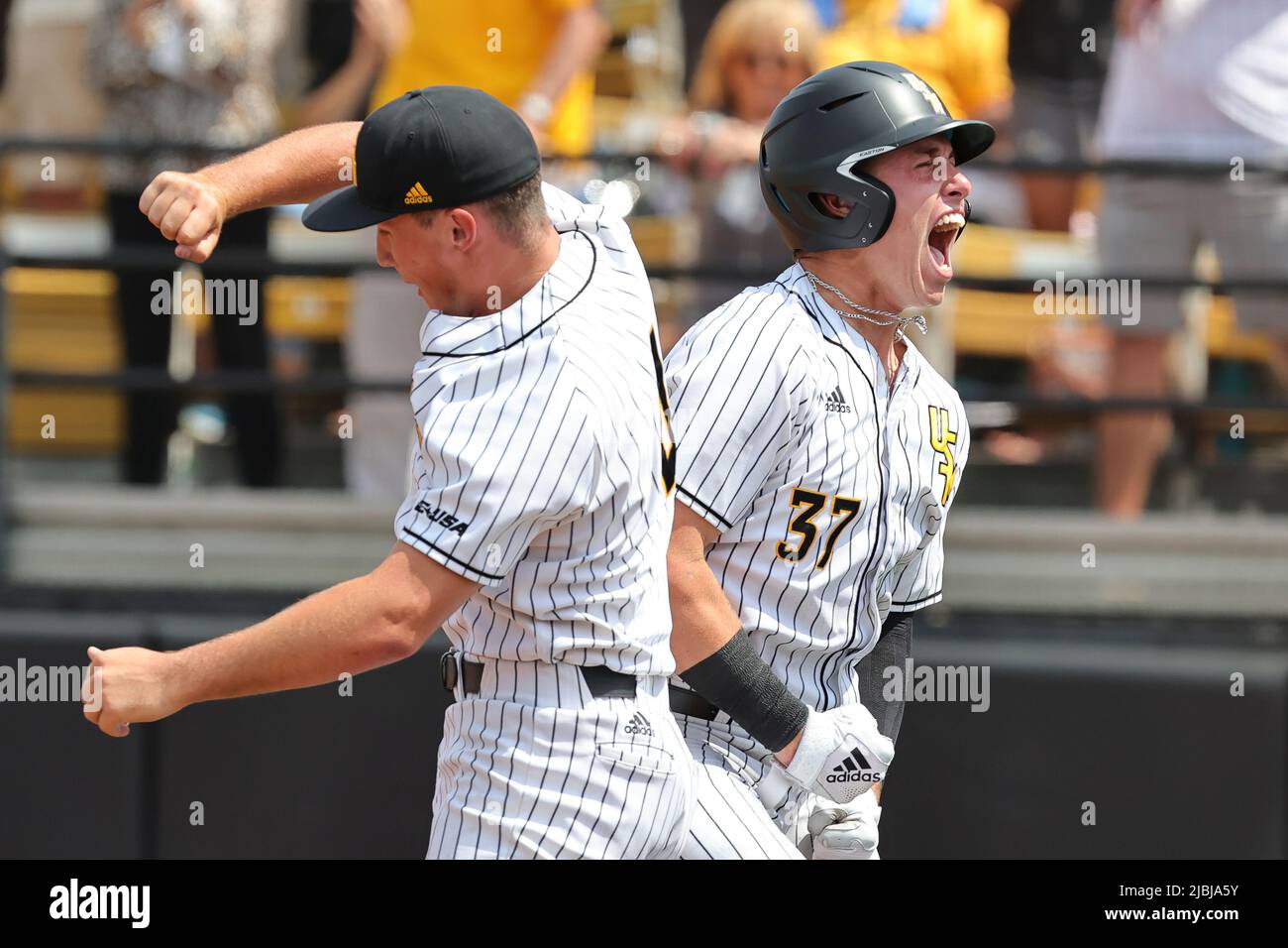 20220606 37 hires stock photography and images Alamy