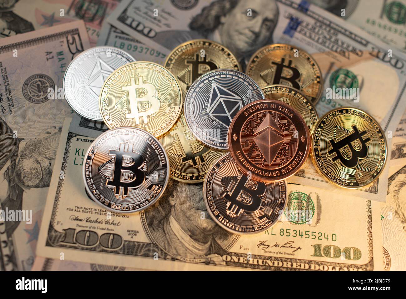 Bitcoin banknotes hi-res stock photography and images - Page 8 - Alamy