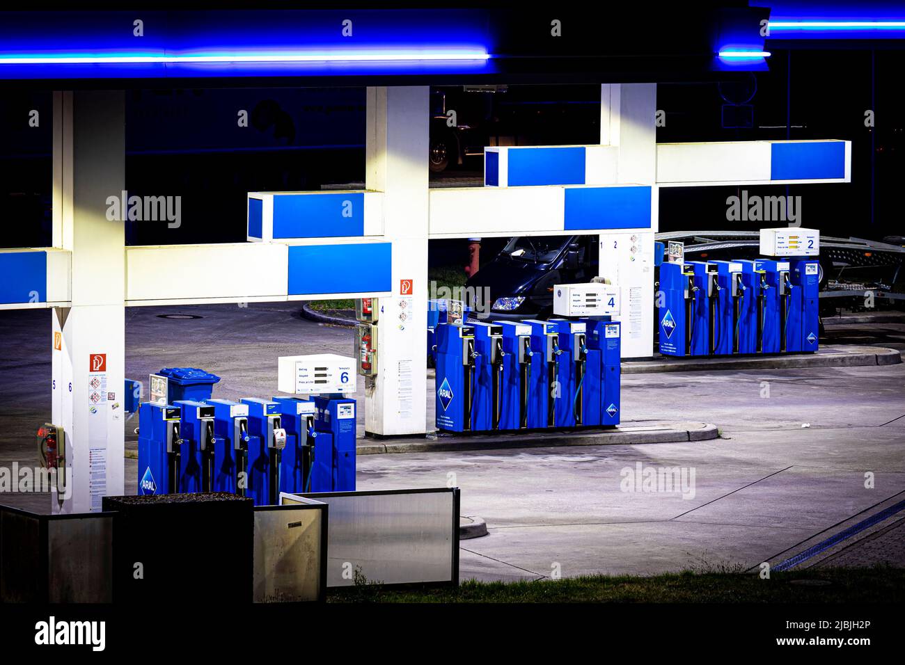 Lehrte, Germany. 07th June, 2022. Gas pumps stand at a gas station at the Lehrter See Nord service area on the A2 autobahn in the Hanover region in the early morning. Credit: Moritz Frankenberg/dpa/Alamy Live News Stock Photo