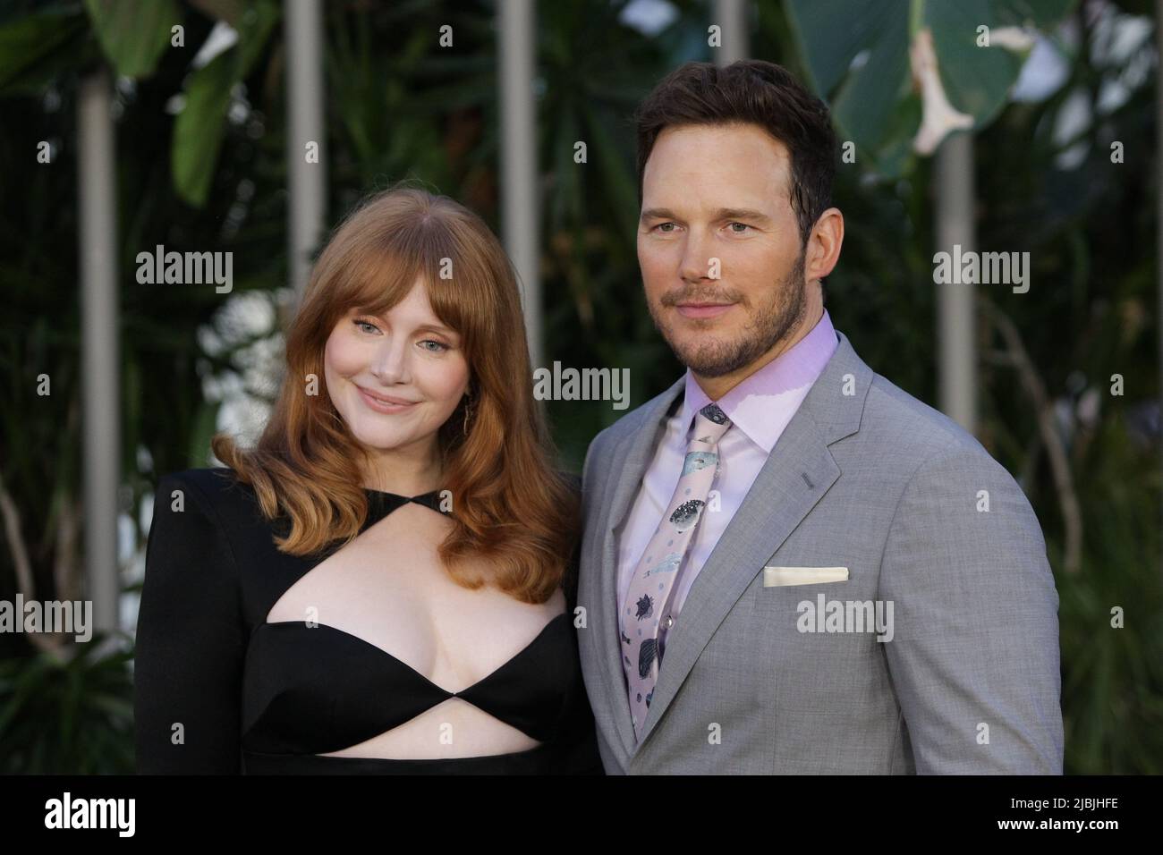 Los Angeles, USA. 07th June, 2022. Bryce Dallas Howard, Chris Pratt at 'Jurassic World: Dominion' World Premiere held at the TCL Chinese Theatre, Hollywood, CA, June 6, 2022. Photo Credit: Joseph Martinez/PictureLux Credit: PictureLux/The Hollywood Archive/Alamy Live News Stock Photo