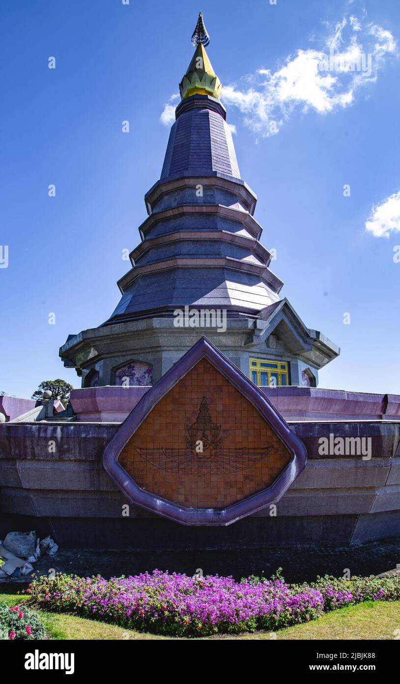 King and queen pagodas hi-res stock photography and images - Alamy