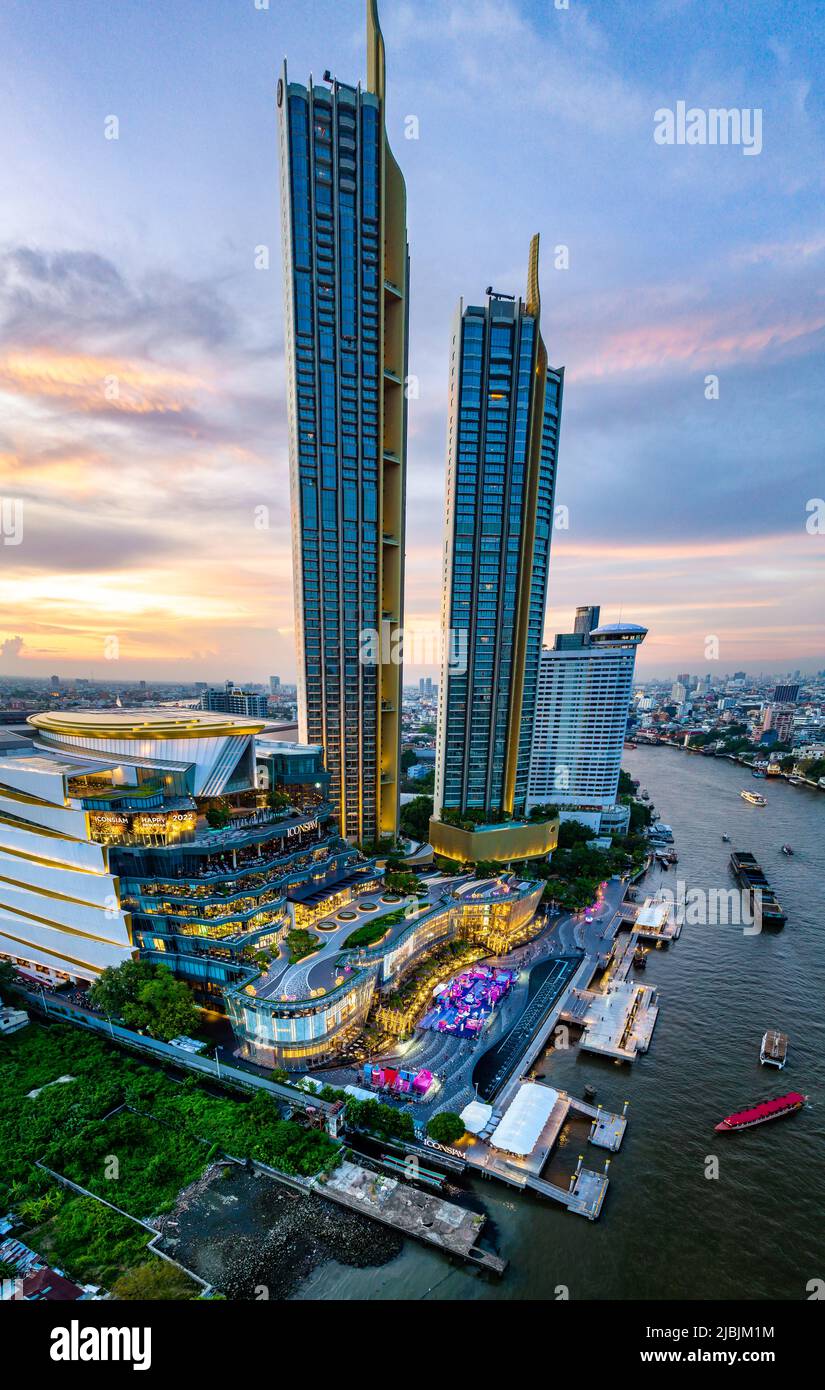 The Icon Siam Mall In Klongsan At The Chao Phraya River In The City Of  Bangkok In Thailand In Southest Asia. Thailand, Bangkok, November, 2019  Stock Photo, Picture and Royalty Free Image.