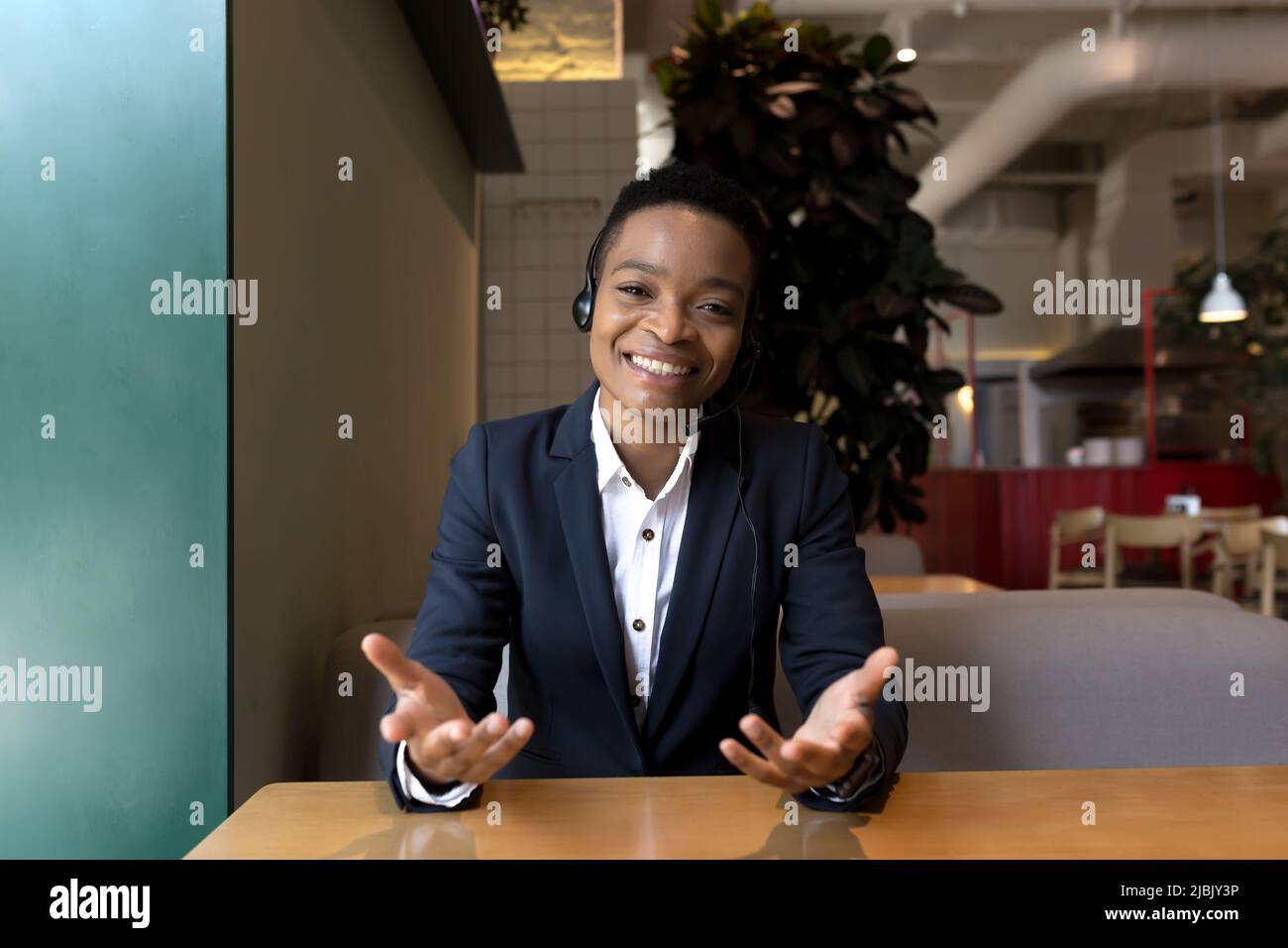 Thumbs up african woman sitting hi-res stock photography and images - Alamy