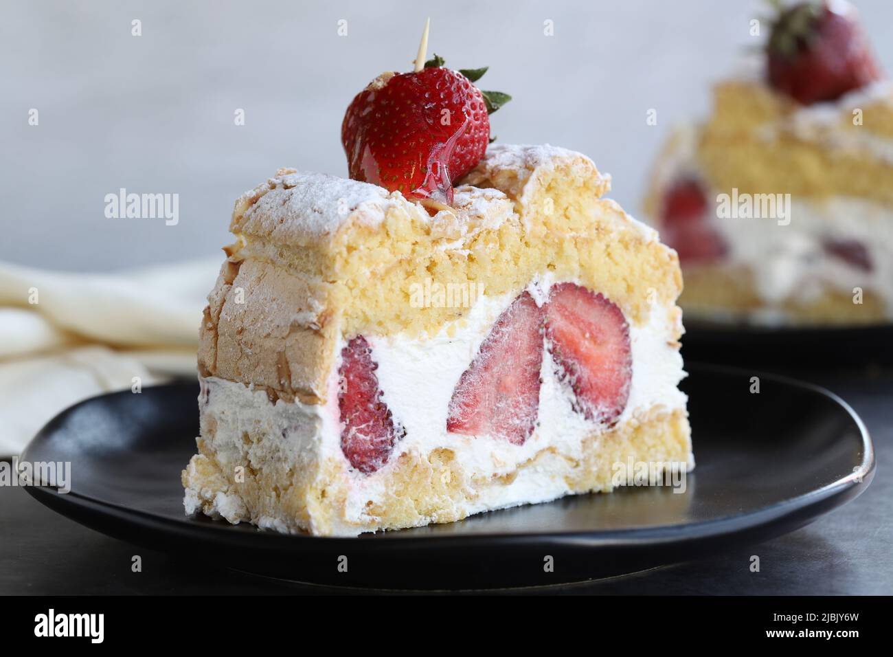 Spiral layered cake hi-res stock photography and images - Alamy