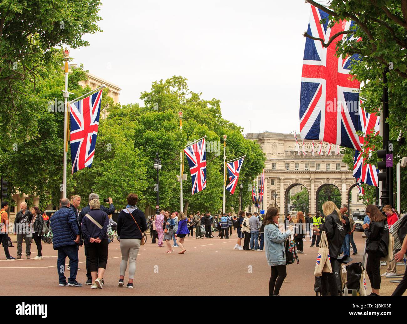 The Mall, London, 2022.  The Platinum Jubilee Bank Holiday, Tourists walking up the the Mall towards Admiralty Arch, which is lined with Union Jack Fl Stock Photo
