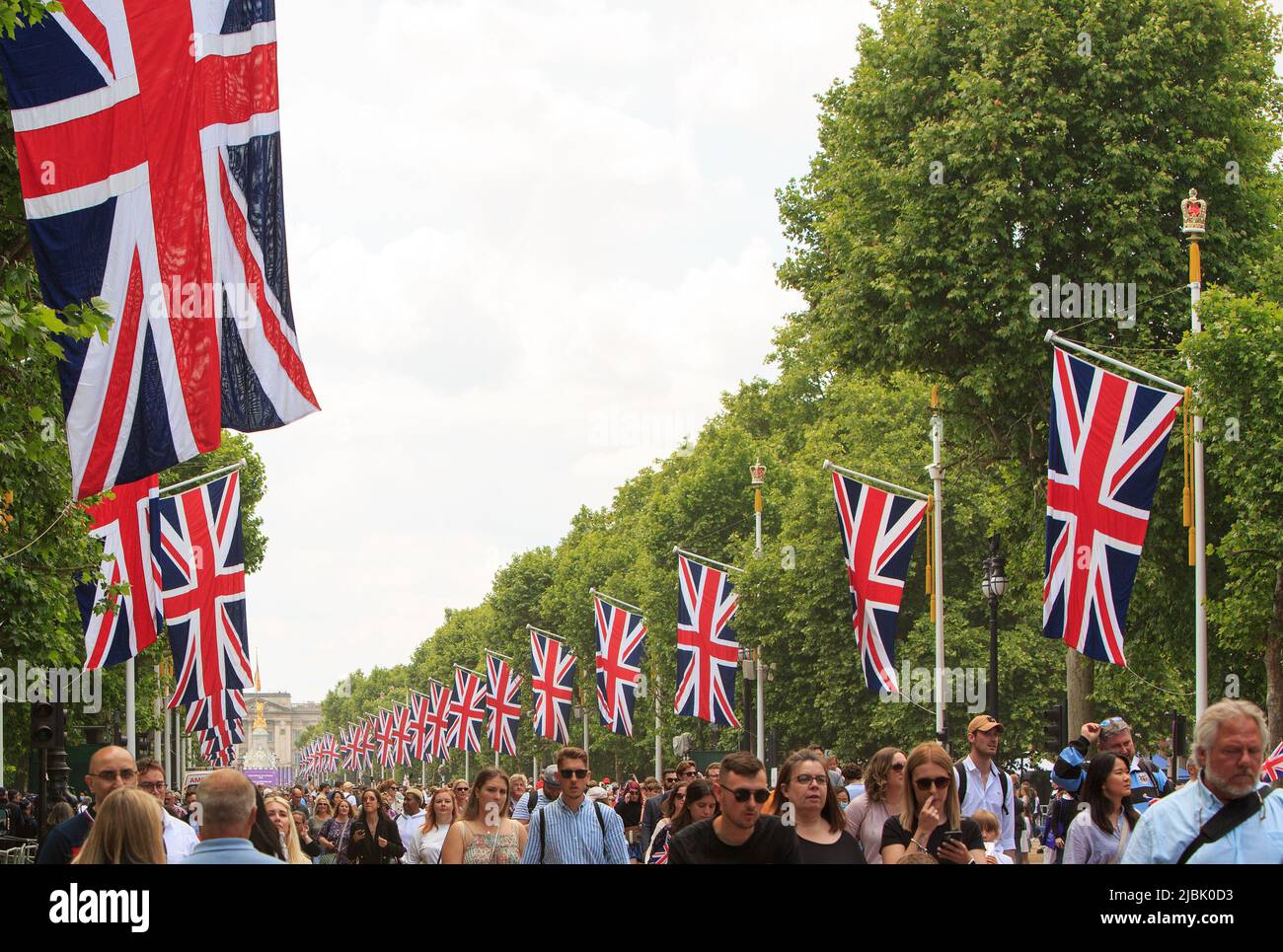 The Mall, London, 2nd June 2022. The Mall leading to Buckingham Palace, lined with Union Jacks and thousands of people joining in the Platinum Jubilee Stock Photo