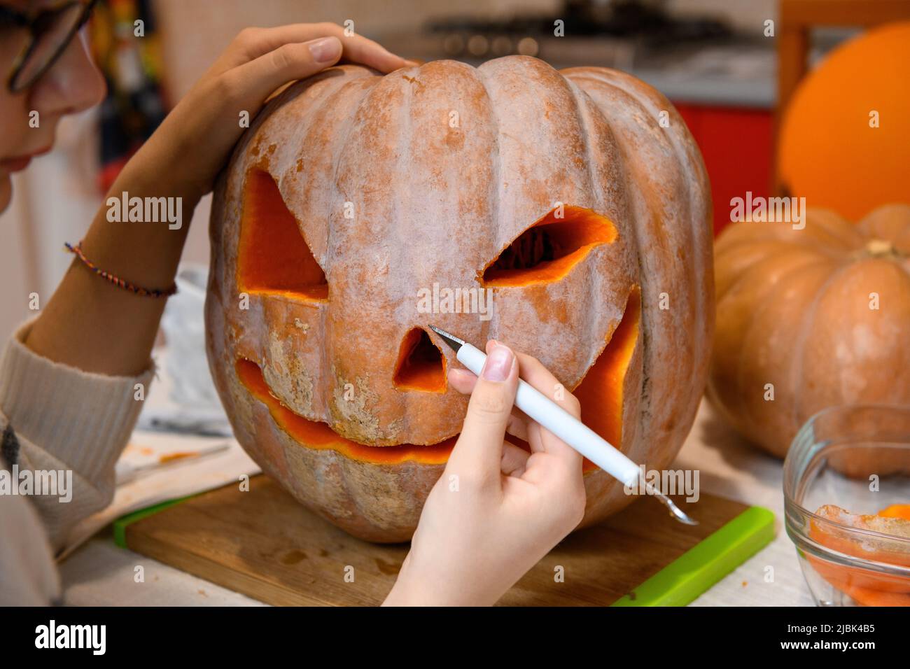 Hollowing out pumpkin hi-res stock photography and images - Alamy