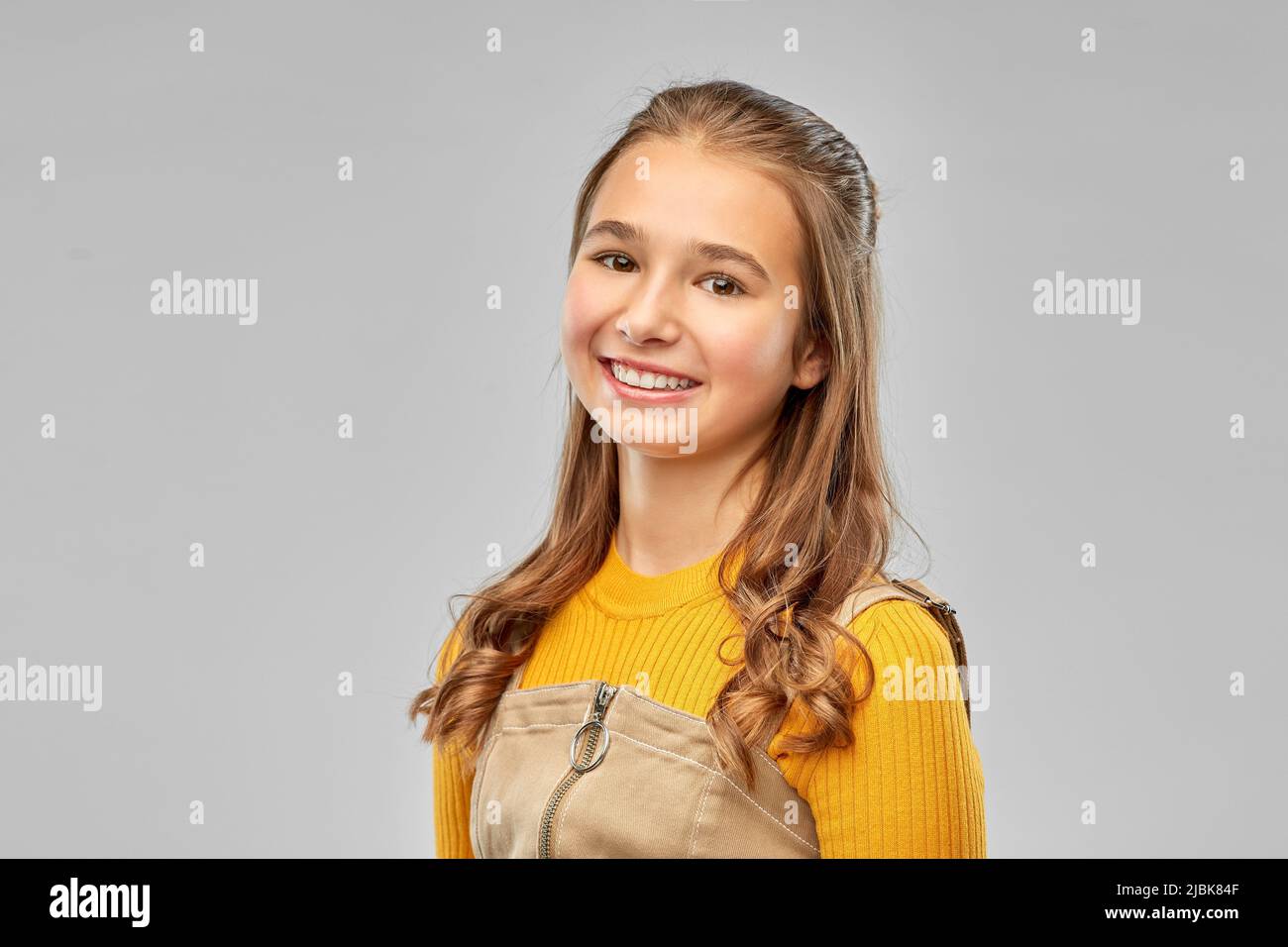 portrait of smiling teenage girl Stock Photo - Alamy