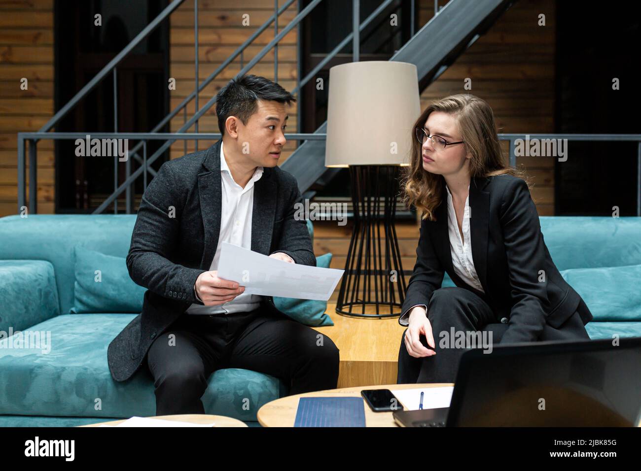 Asian business man woman meeting hi-res stock photography and images ...