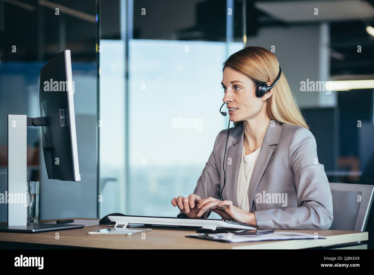 Tech employee hi-res stock photography and images - Alamy