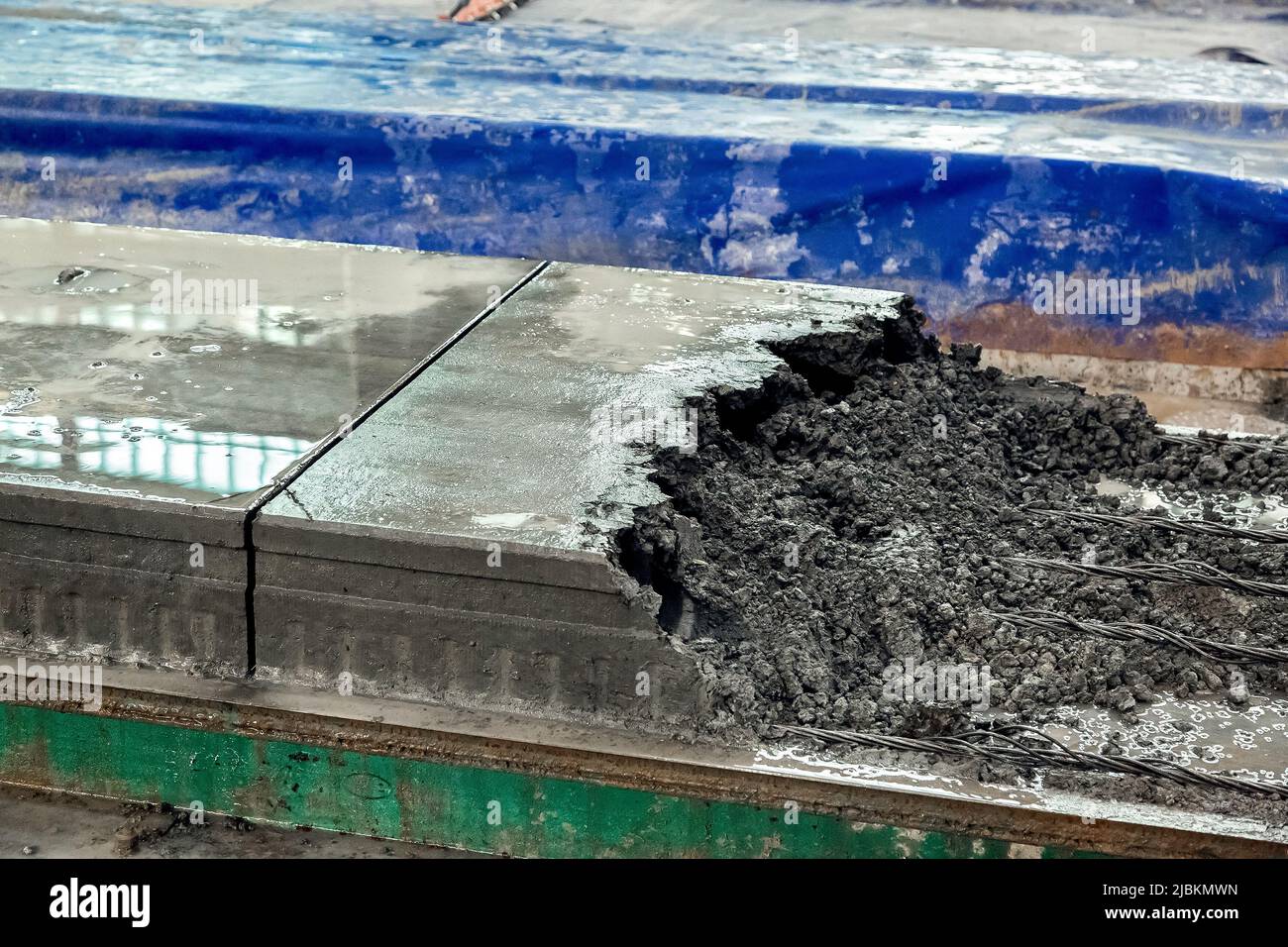 Manufacturing concrete floor slabs reinforced concrete production