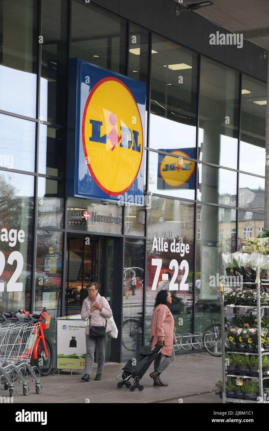 Copenhagen/Denmark/.07 June 2022/German lidl grocery store chin in