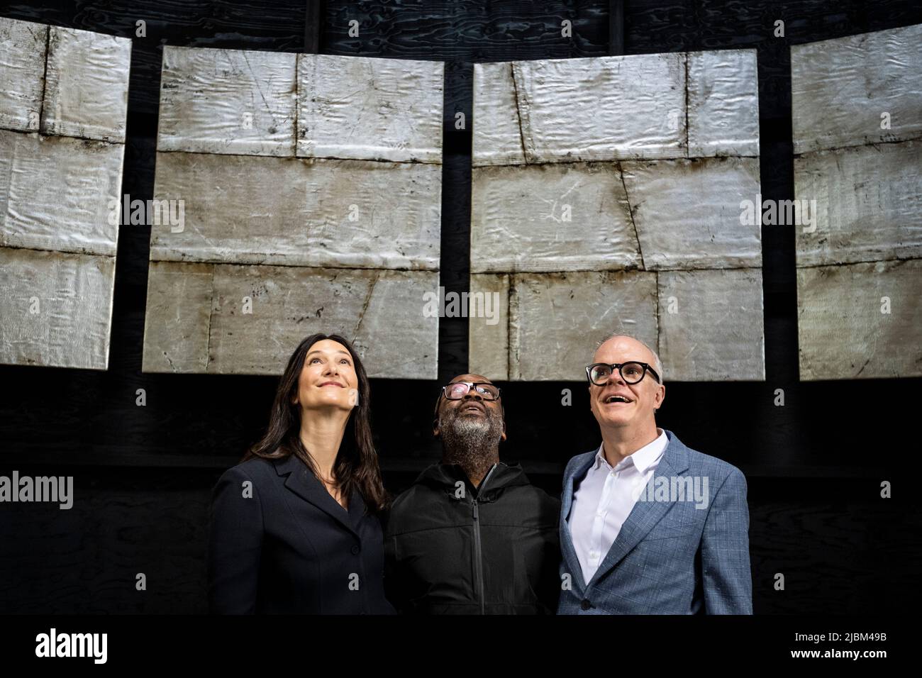 London, UK.  7 June 2022. (L to R) Bettina Korek, CEO, Serpentine, Chicago artist Theaster Gates and Hans Ulrich Obrist, Artistic Director, Serpentine, at the unveiling of “Black Chapel”, this year’s Serpentine Pavilion.  The structure, which is inspired by red by the architecture of chapels and the kilns of Stoke-on-Trent, pays homage to British craft and manufacturing traditions. Credit: Stephen Chung / Alamy Live News Stock Photo