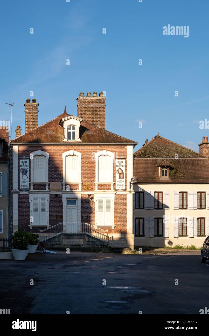 Chaource village hi-res stock photography and images - Alamy