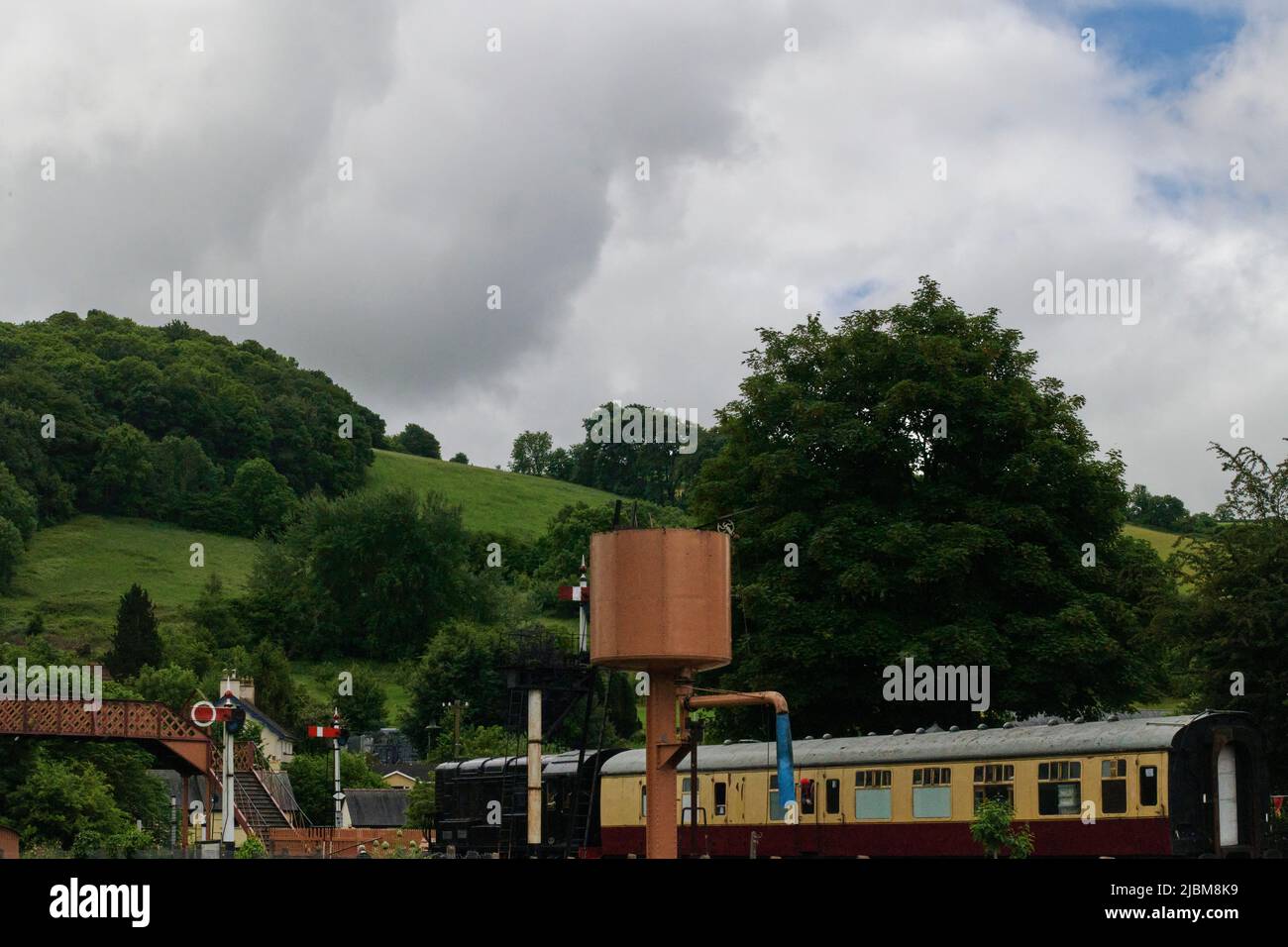 Buckfastleigh, UK. 07th June, 2022. Buckfastleigh, UK. 07th June, 2022. Changeable Conditions in Early June in the morning in the UK. Buckfastleigh Devon Credit: Will Tudor/Alamy Live News Credit: Will Tudor/Alamy Live News Stock Photo