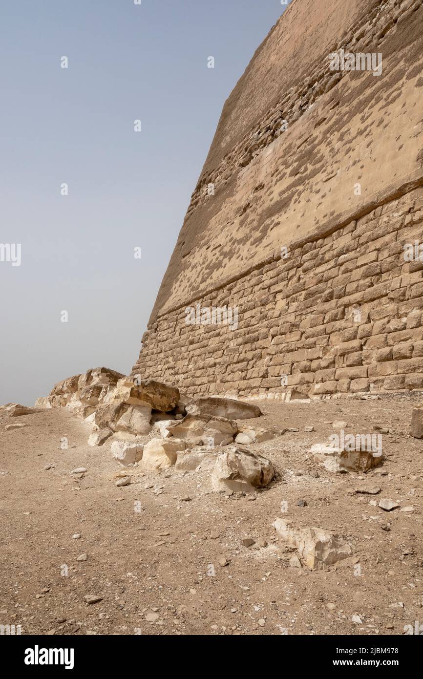 Close up of limestone blocks at the Meidum Pyramid Known as the ‘Collapsed Pyramid of  Meidum  near the Fayoum, Nile Valley, Egypt. Stock Photo
