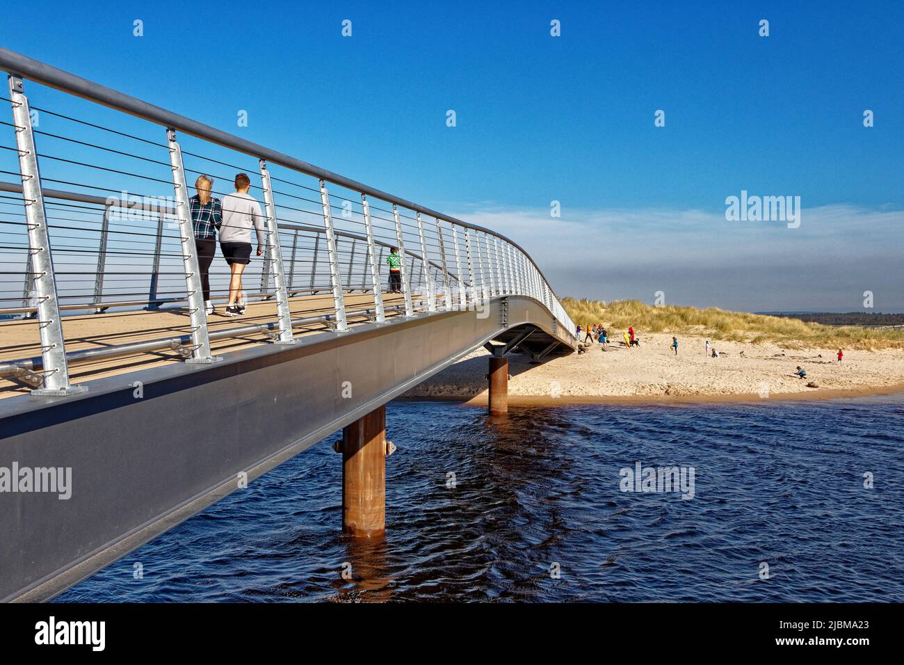 LOSSIEMOUTH MORAY SCOTLAND  NEW BRIDGE OVER THE RIVER LOSSIE AND THE EAST BEACH SANDS Stock Photo