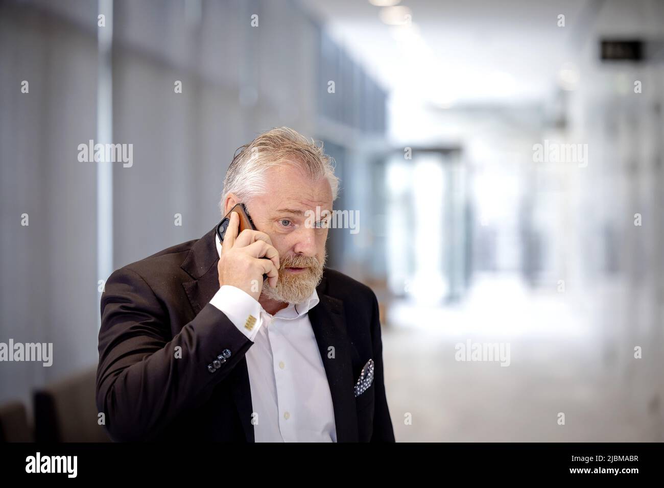 2022-06-07 13:35:18 AMSTERDAM - Criminal lawyer Peter Schouten during a suspension in the Amsterdam court, where the criminal proceedings begin against the two suspects (Kamil E. and Delano G.) of the murder of Peter R. de Vries. The well-known crime reporter was shot in the heart of Amsterdam on July 6 last year and succumbed to his injuries nine days later. ANP ROBIN VAN LONKHUIJSEN netherlands out - belgium out Stock Photo