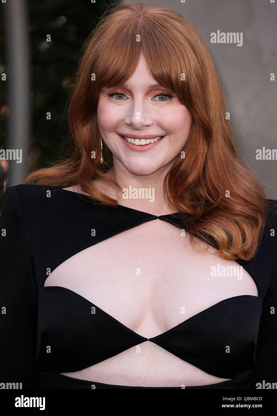 Hollywood, United States. 06th June, 2022. HOLLYWOOD, LOS ANGELES,  CALIFORNIA, USA - JUNE 06: American actress Bryce Dallas Howard wearing an  Alex Perry dress arrives at the Los Angeles Premiere Of Universal