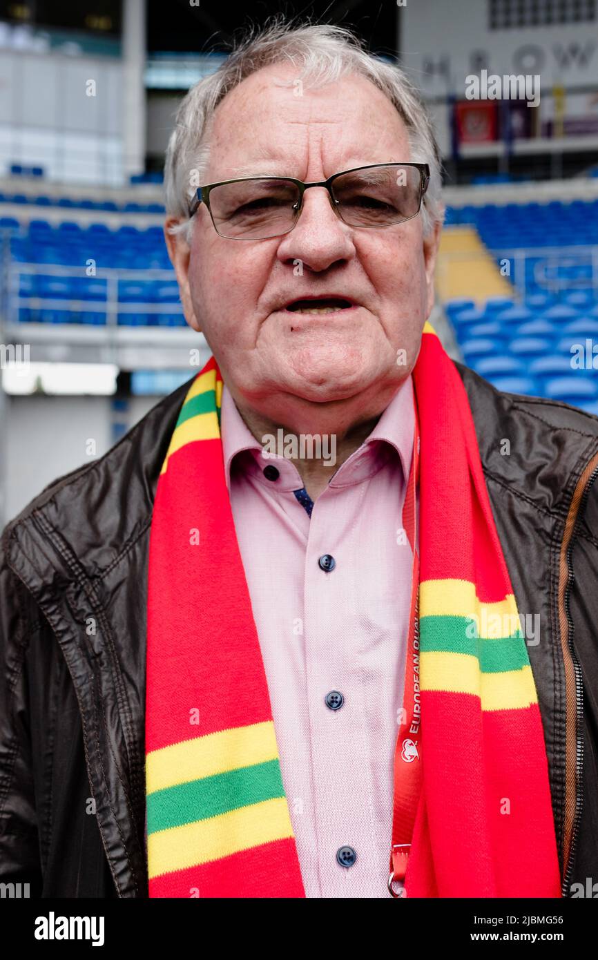 CARDIFF, WALES - 05 JUNE 2022: Dafydd Iwan performs Yma o Hyd prior to the 2022 FIFA World Cup play-off final between Wales & Ukraine at the Cardiff City Stadium on the 5th of June 2022. (Pic by John Smith/FAW) Stock Photo