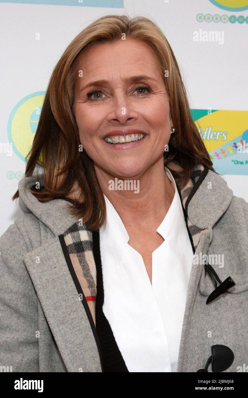 New york ny usa 7 april 2009 tv personality meredith vieira at