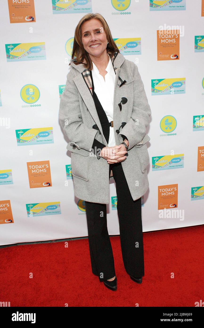 New york ny usa 7 april 2009 tv personality meredith vieira at