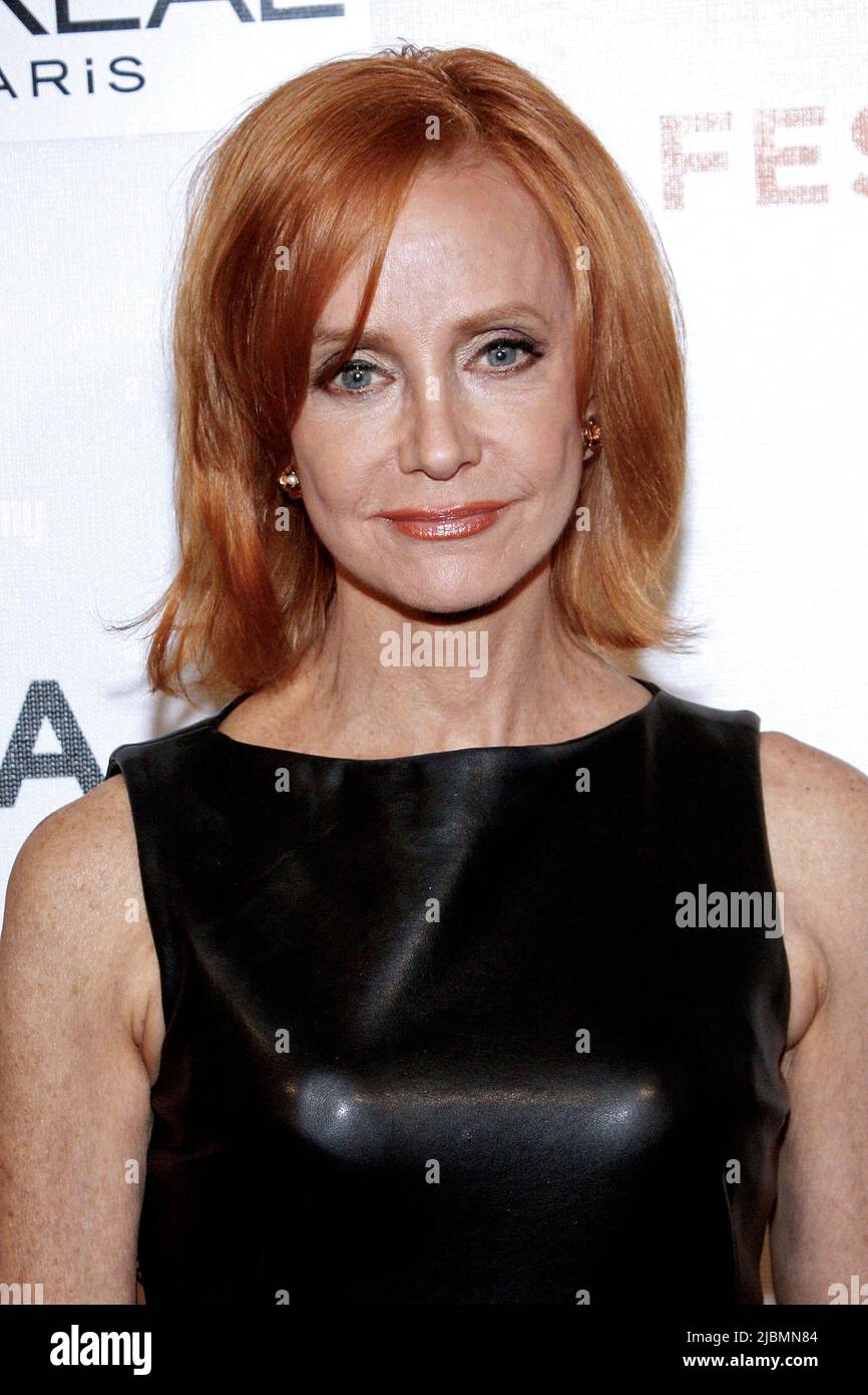 New York, NY, USA. 27 April, 2009. Swoosie Kurtz at the premiere of AN ENGLISHMAN IN NEW YORK during the 8th Annual Tribeca Film Festival at the BMCC Tribeca Performing Arts Center. Credit: Steve Mack/Alamy Stock Photo