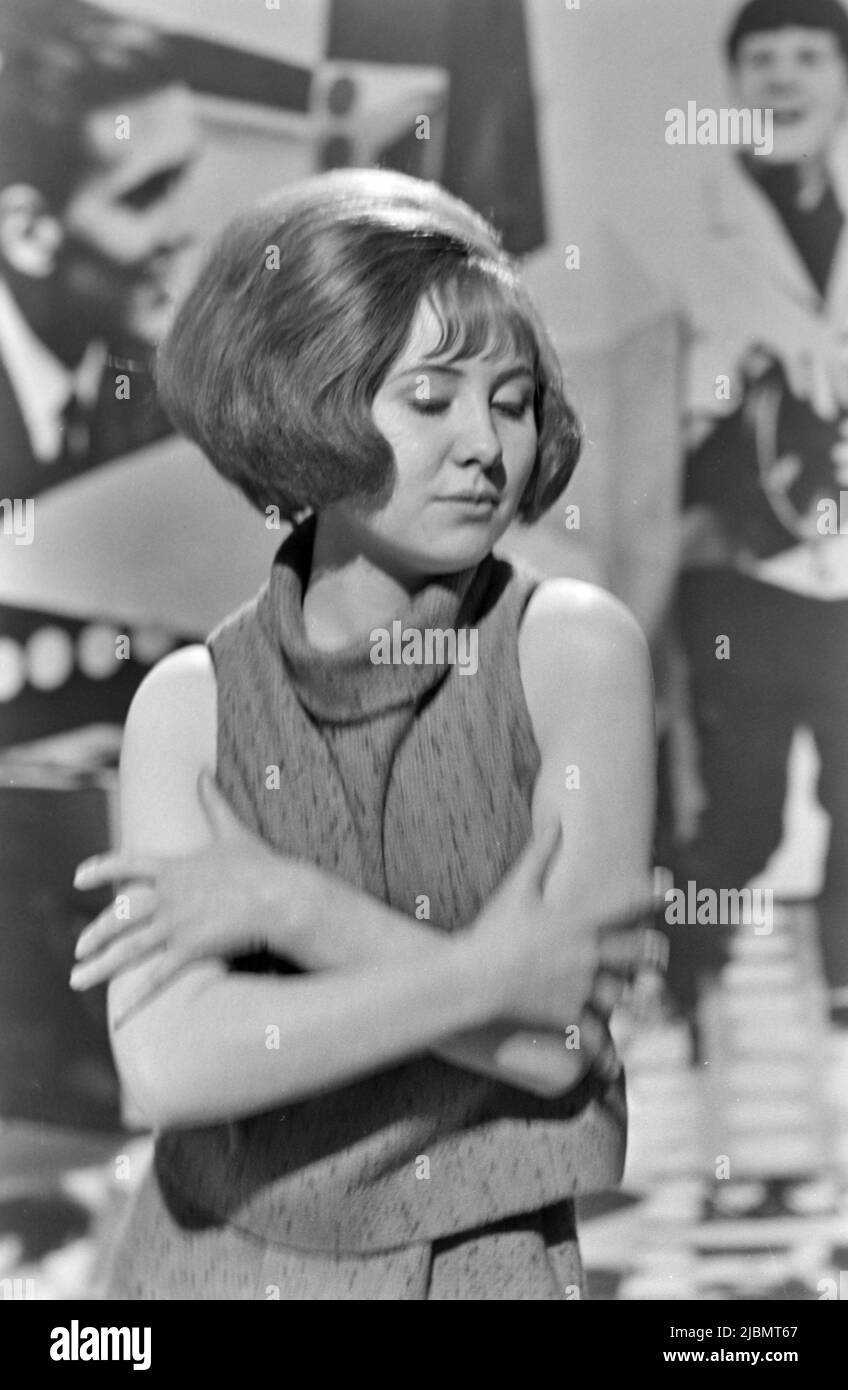 LULU Scottish pop singer in April 1964. Photo: Tony Gale Stock Photo