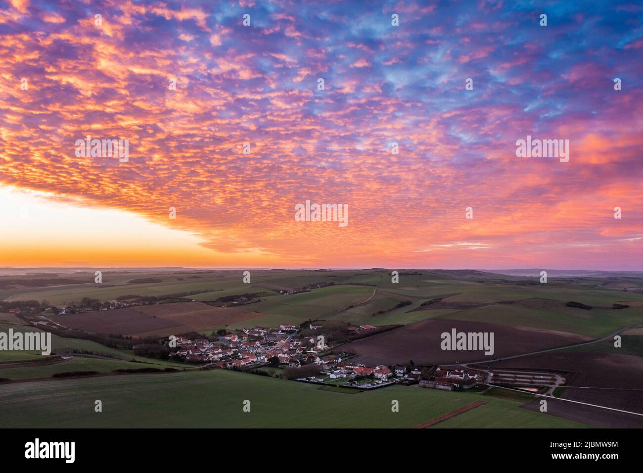 Le village d'Escalles au lever de soleil, France, Pas de Calais Stock Photo