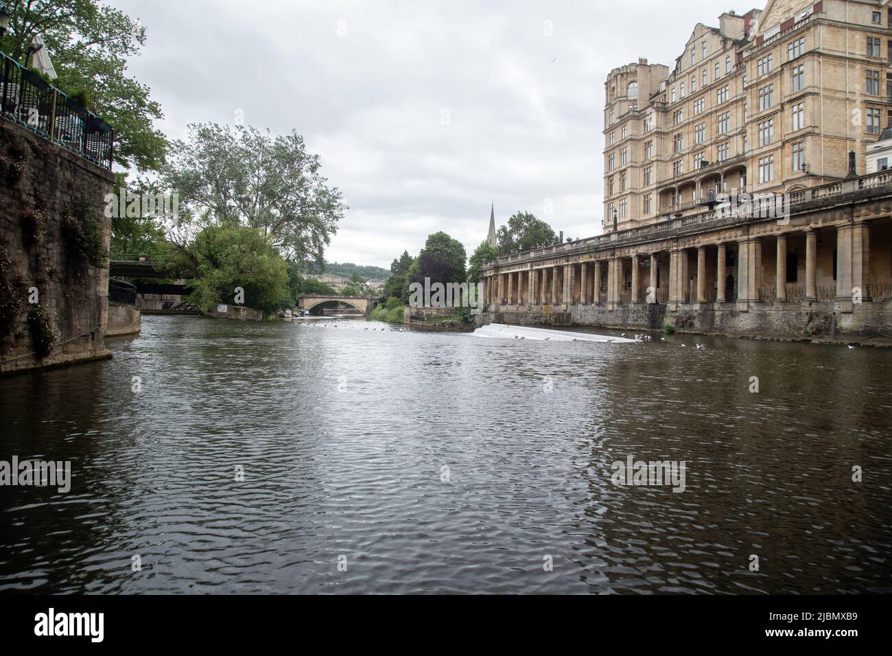 Approaching Pulteney Bridge on the River Avon, Bath, England, May 26th 2022. Stock Photo